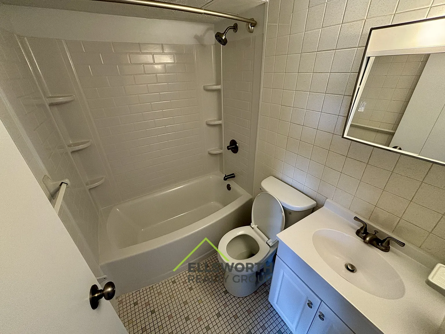 2216 Lawn Ave — Photo 4