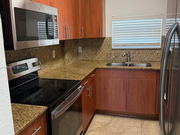 11 Antilla Ave APT B, Coral Gables, FL 33134