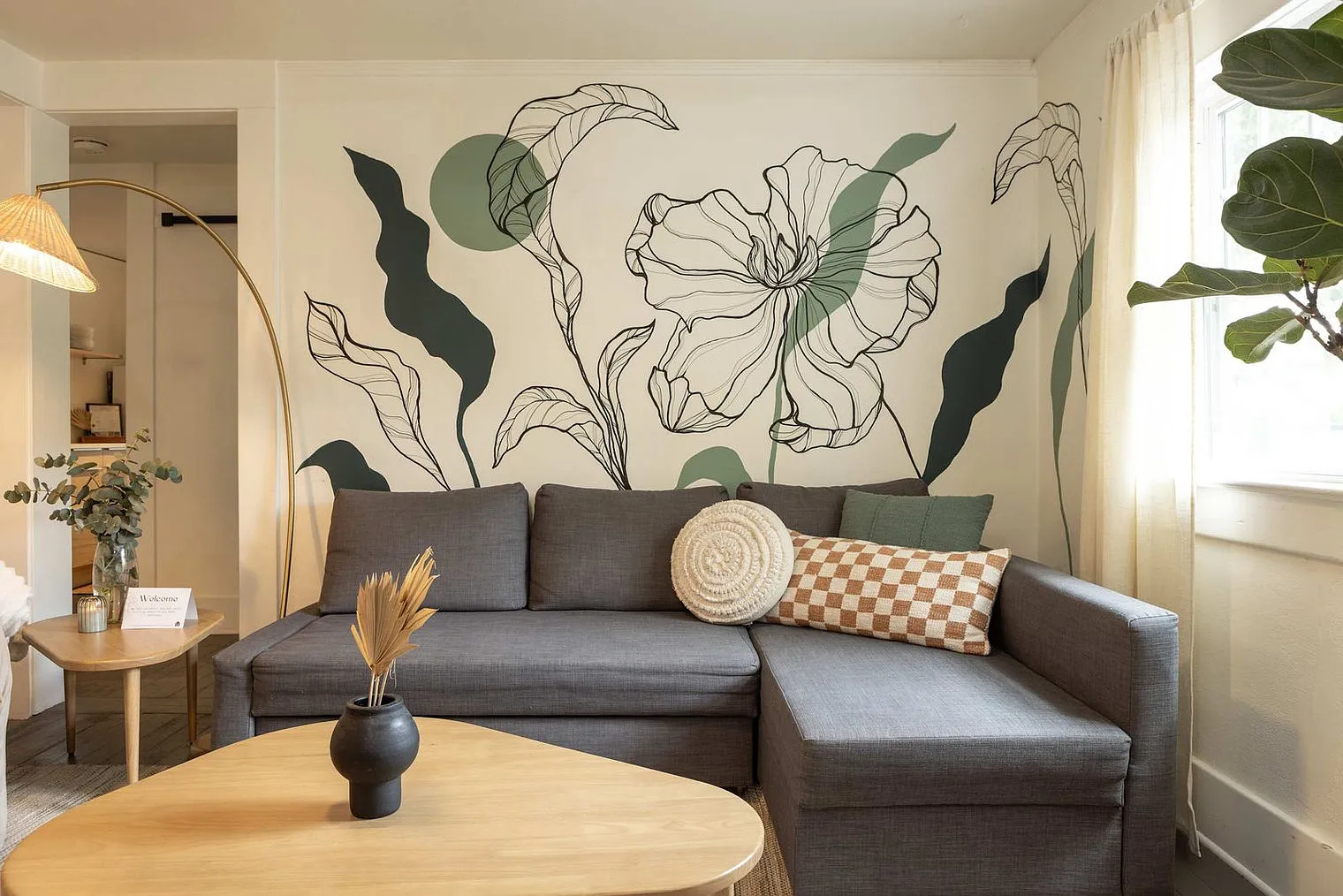 2 bed, 1.0 bath, 699 sqft, $3,801 — Photo 2