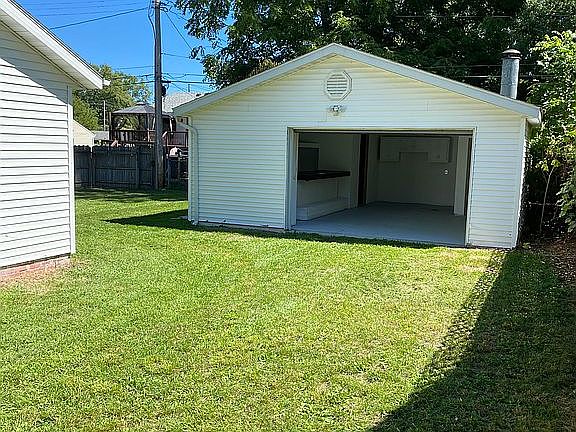 Garage has a bar! New paint!