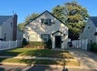 17 Wingate Rd, Valley Stream, NY 11581