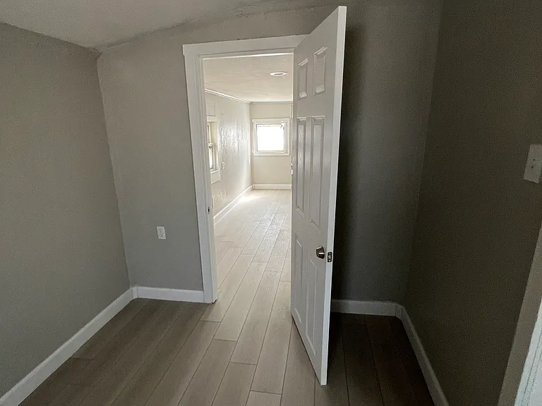 416 Tyler St — Photo 8