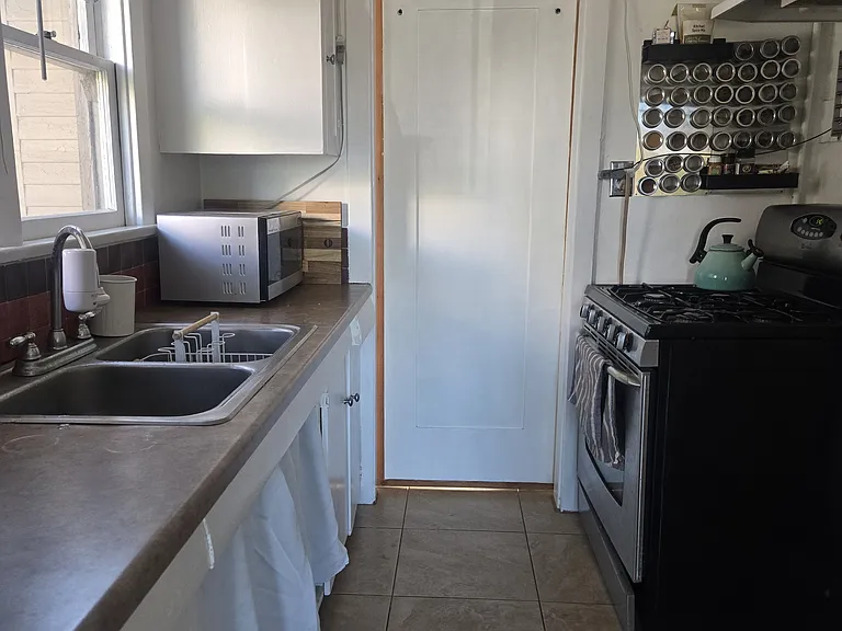833 Belmont Ave — Photo 10