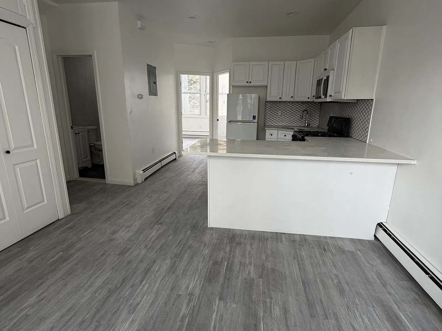 2 bed, 850 sqft, $3,058 — Photo 4
