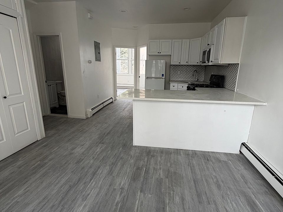 Open Concept Living & Kitchen Area