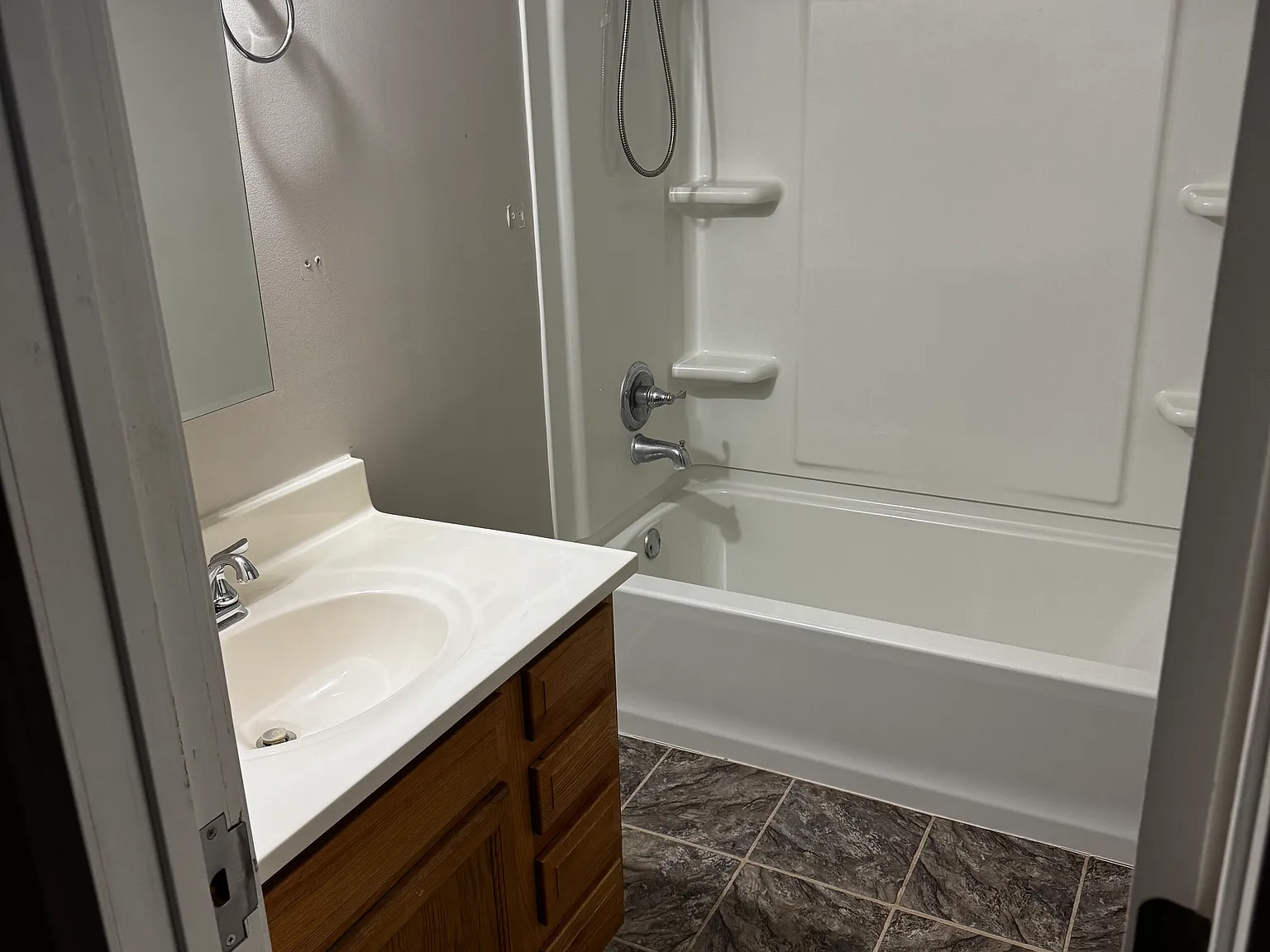 3 bed, 1100 sqft, $1,800 — Photo 3