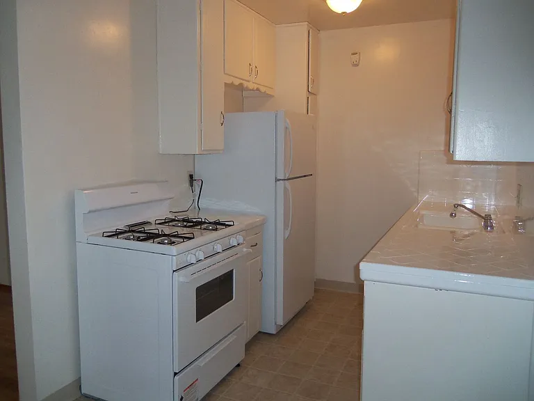 1002 W Palm St — Photo 5