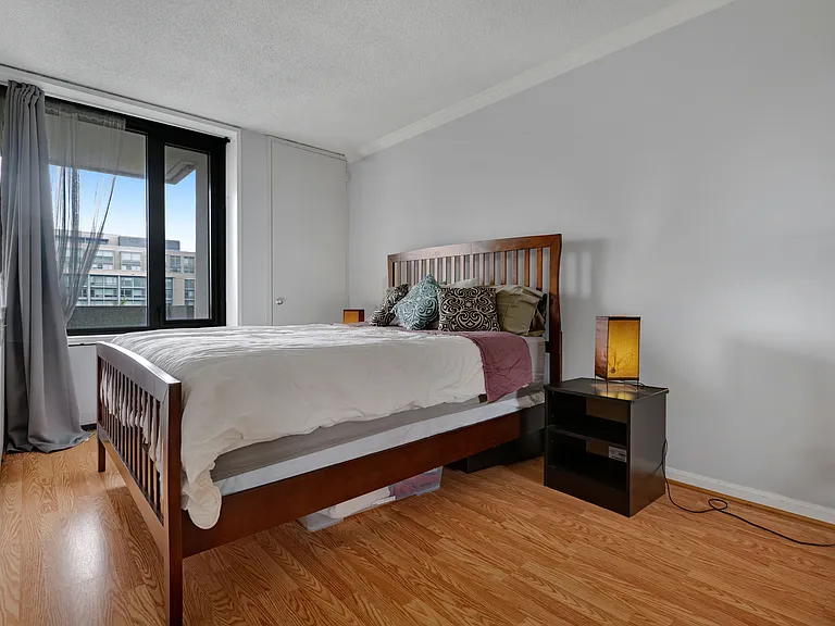 240 M St SW #E605 — Photo 6