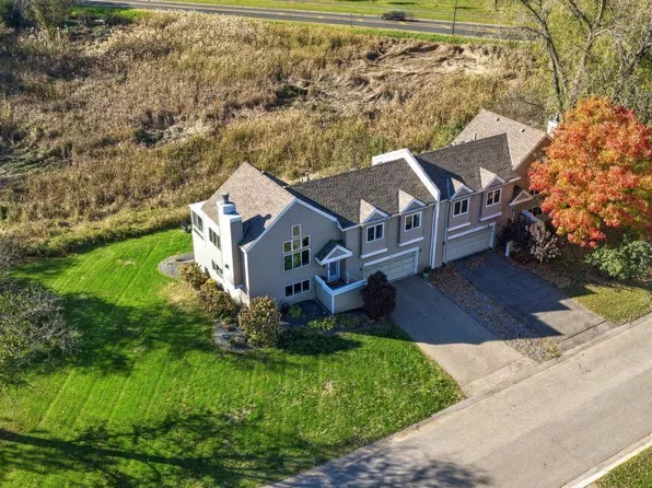 8942 Preserve Blvd, Eden Prairie, MN 55347