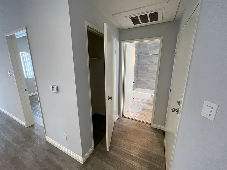 Lanewood Court Apartments — Photo 10