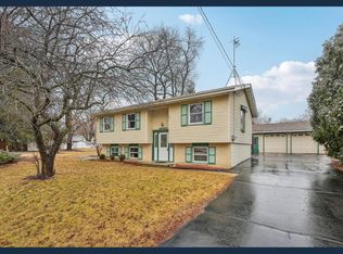 311 Riviera Ln, Watertown, WI 53094