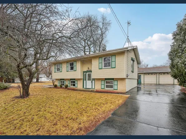 311 Riviera LANE, Watertown, WI 53094