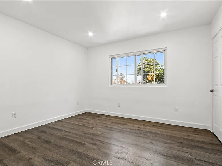 11006 S Truro Ave — Photo 15