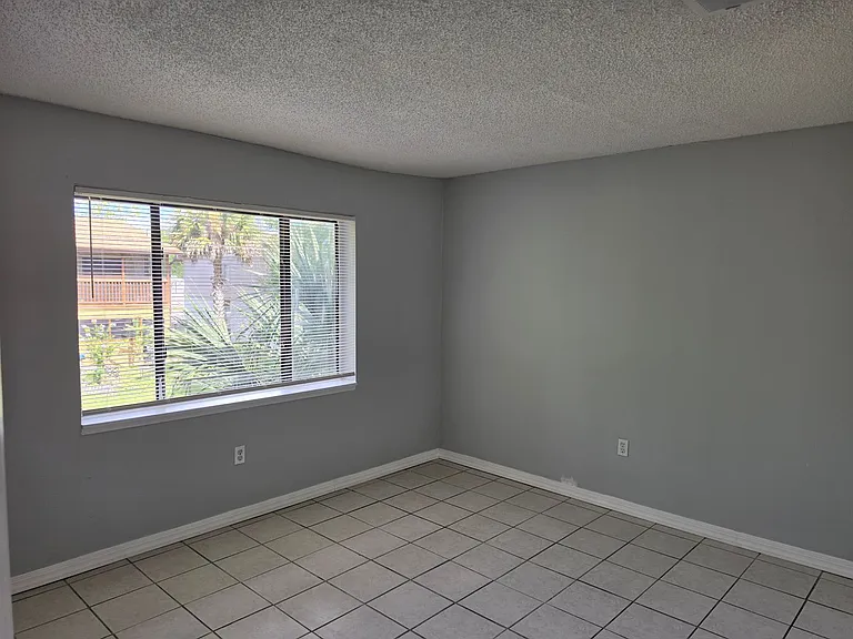2526 S Oak Ave — Photo 19