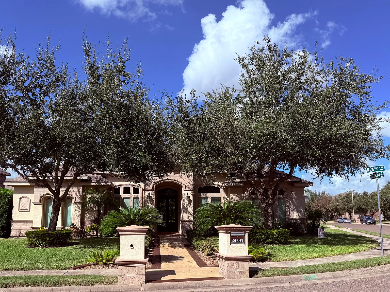 4 bed, 3.5 bath, 2735 sqft, $2,850 — Photo 1