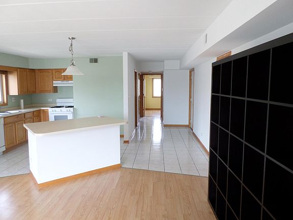 3rd image of 5948 W 87th St APT 202W