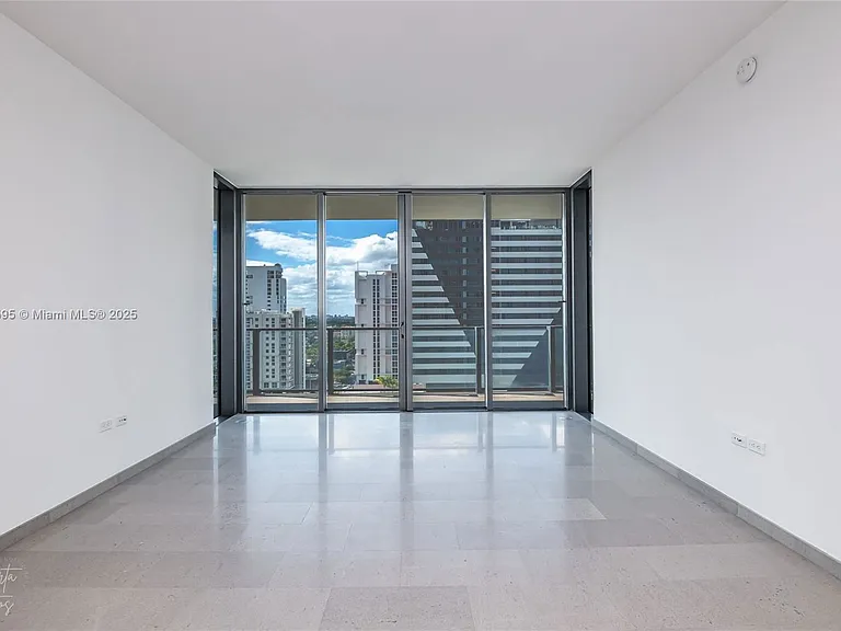 88 SW 7th St #1004 — Photo 18