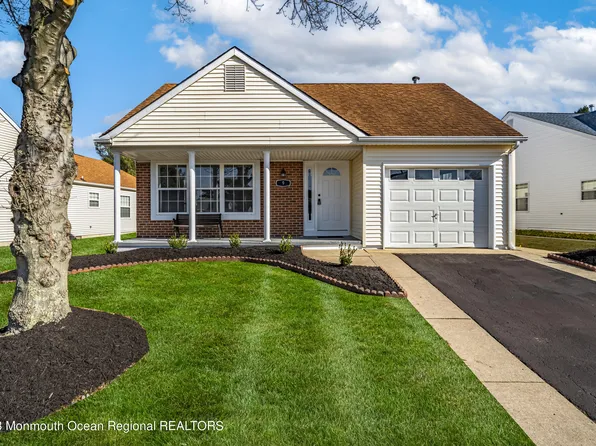 9 Normanton Way, Toms River, NJ 08757