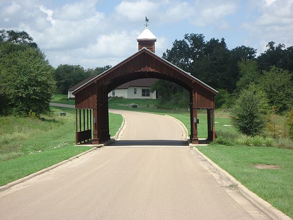 Entrance to King Oaks