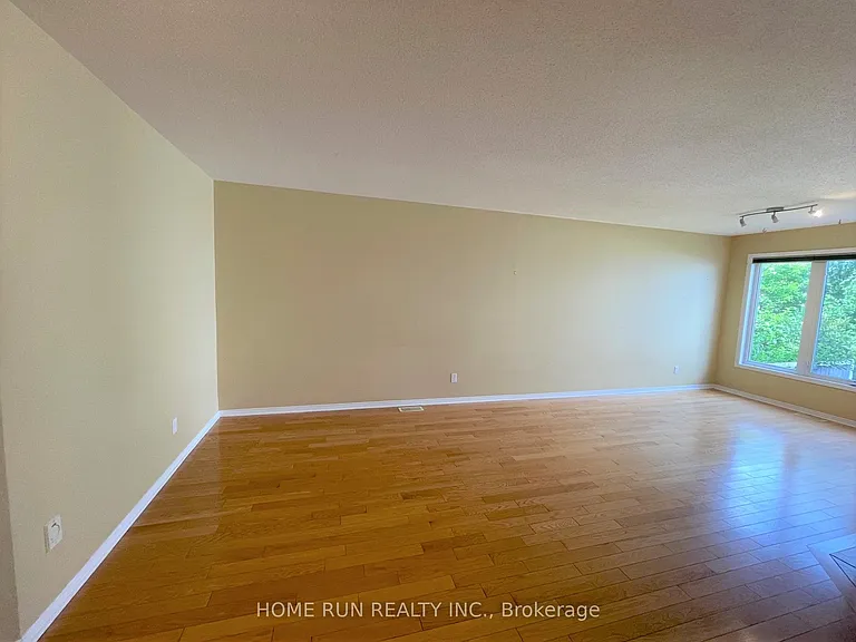 251 Meadowbreeze Dr — Photo 4
