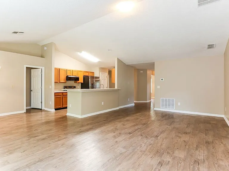 10930 Apple Blossom Trl E — Photo 4