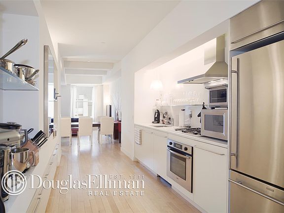 4th image of 15 Broad St APT 2616