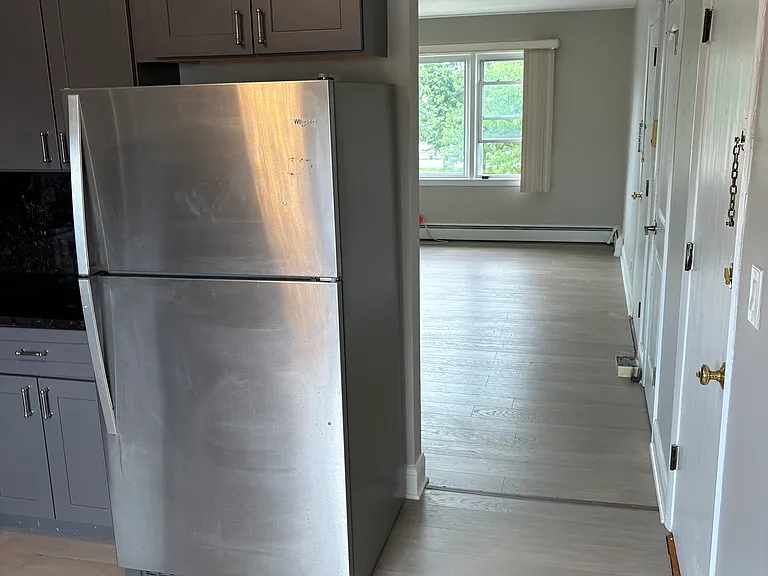 1287 Brown St — Photo 3