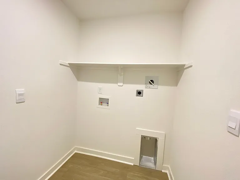 8404 Oxford Valley Dr — Photo 3