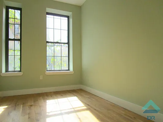 Rented by EXR | media 18