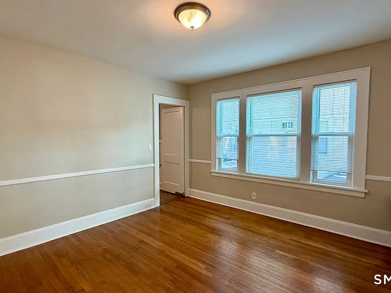 77 Astoria Ave — Photo 12