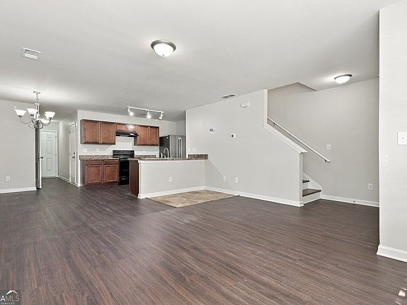 4th image of 1535 Hydrangea Ln