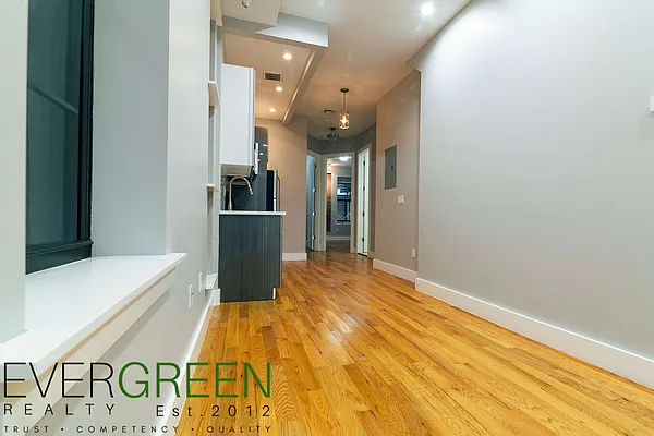 Rented by Evergreen Apartments BK | media 33