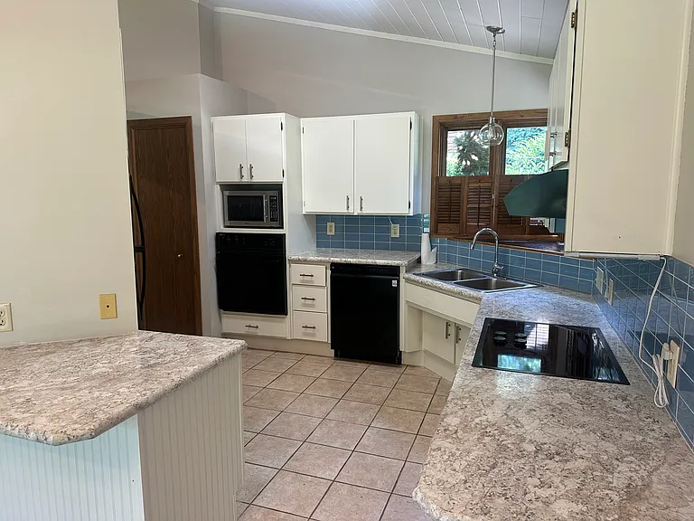 1235 Cherry St — Photo 10