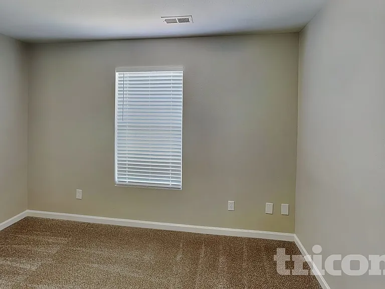 758 Sinclair Dr — Photo 13