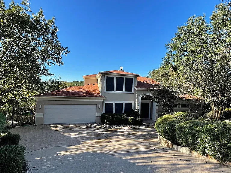 4 bed, 2.5 bath, 3069 sqft, $6,500 — Photo 1