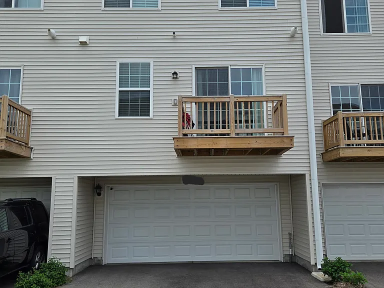 Balcony/Garage