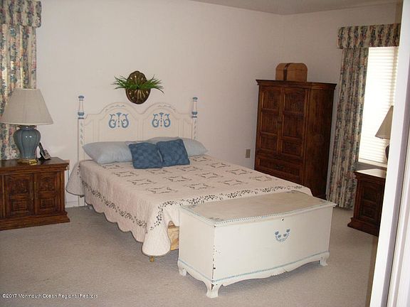 4th image of 965 Thornbury Lane #B