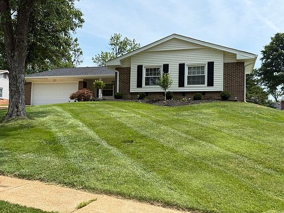 2nd image of 318 Wildforest Dr