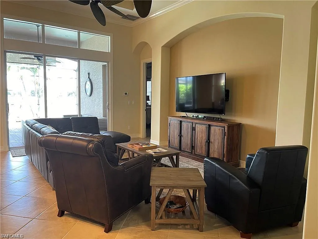 3 bed, 2.0 bath, 1975 sqft, $10,000 — Photo 4