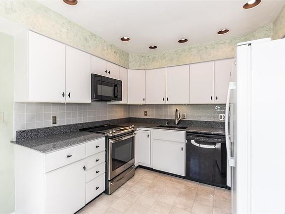 5th image of 9078 Crest Oak Ln