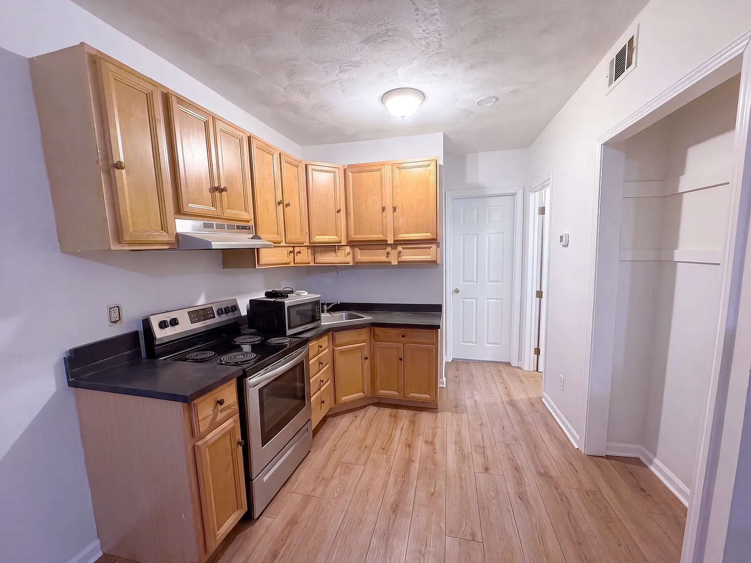 1 bed, 800 sqft, $2,300 — Photo 4