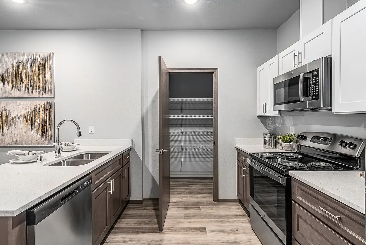 Building Photo - River City Apartments