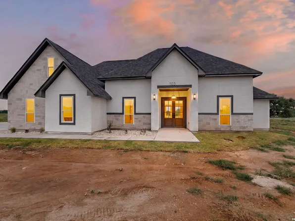 105 Hidden Path, Floresville, TX 78114