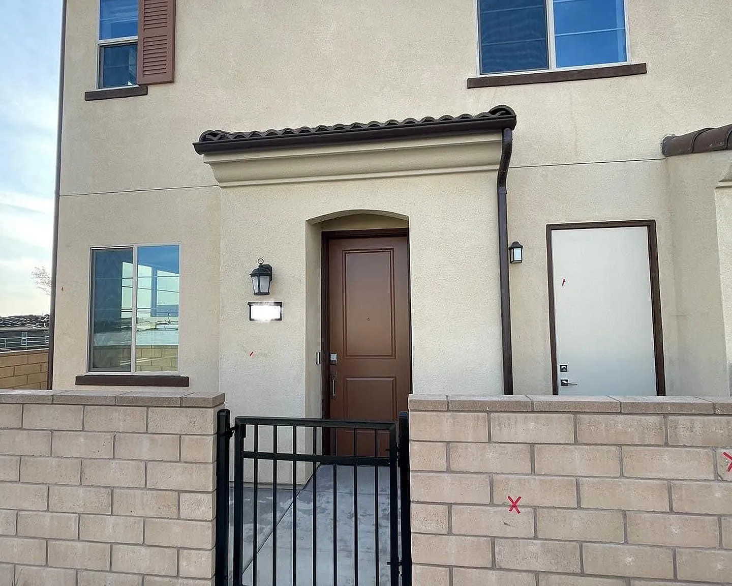2109 Crescent Moon — Photo 1