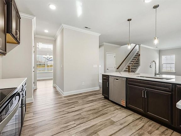 4th image of 513 Stonewell Ct #38