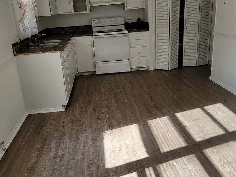 411 Vintage Rd — Photo 2