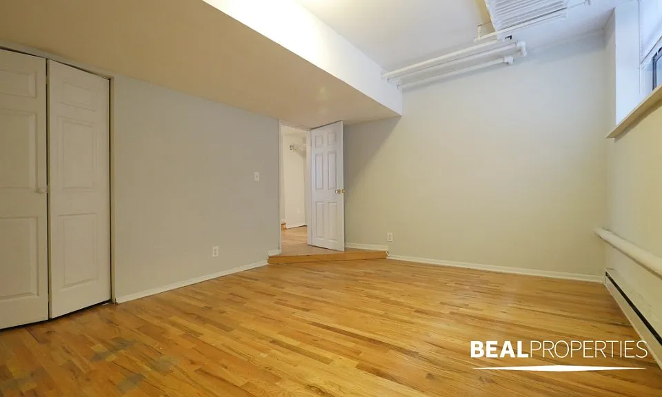 656 W Cornelia Ave #22