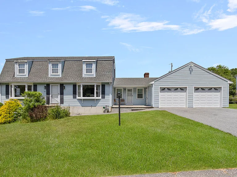 4 Maloney Ln — Photo 1