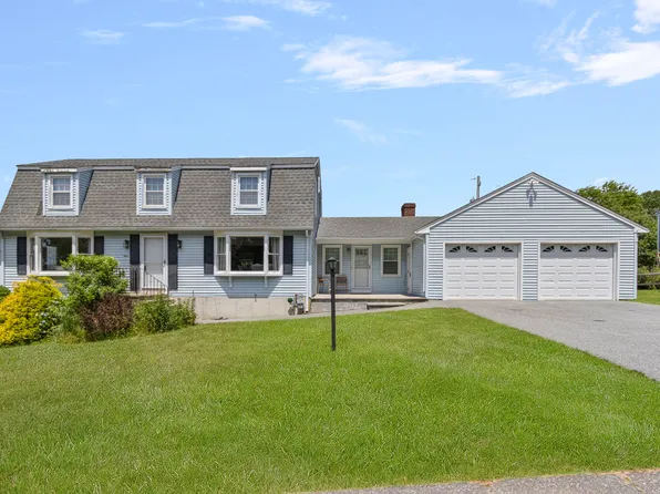 4 Maloney Ln, Middletown, RI 02842