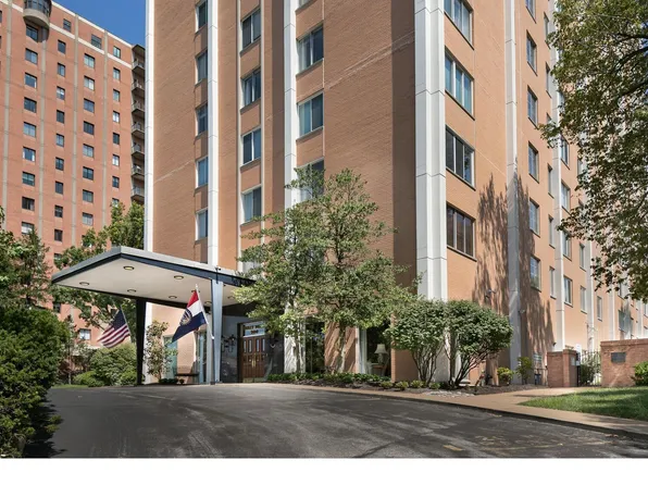 900 S Hanley Rd APT 14D, Saint Louis, MO 63105